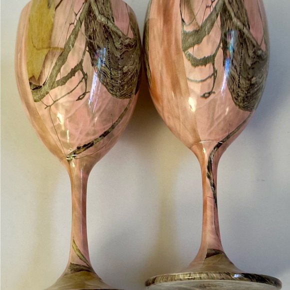 Set of 2 Transition Pink Wine Goblets – Unique Decor Outdoor Stemware Glasses - Picture 12 of 16